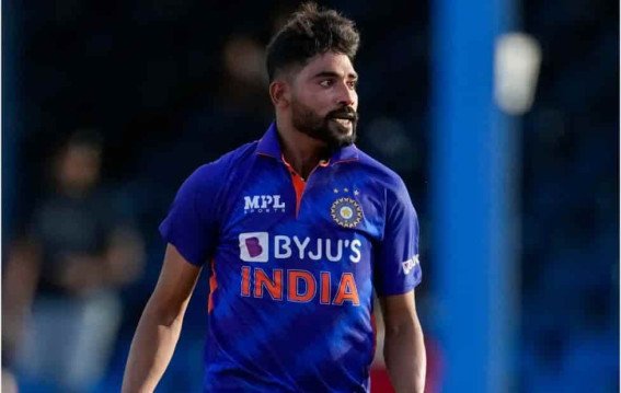 Siraj collapse stuns cricket world under Delhi sun